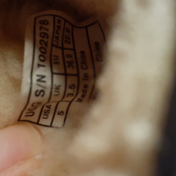 UGG - Picture 8 of 9